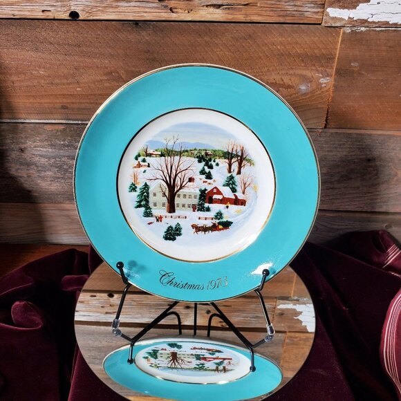 Avon Other - Avon Christmas Plate Series - 1973 - Christmas On The Farm - by Enoch Wedgwood